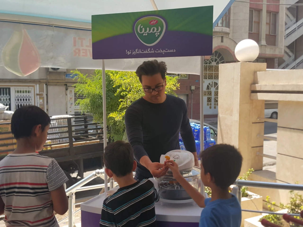 Kalleh Pamina Sampling and Promotion